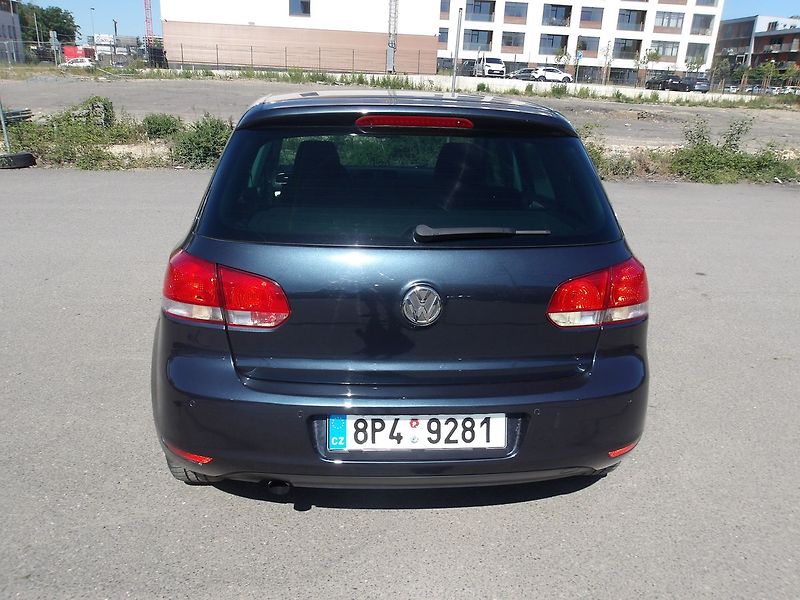 Volkswagen Golf 1,6TDi 77kW - fotka 7 z 26