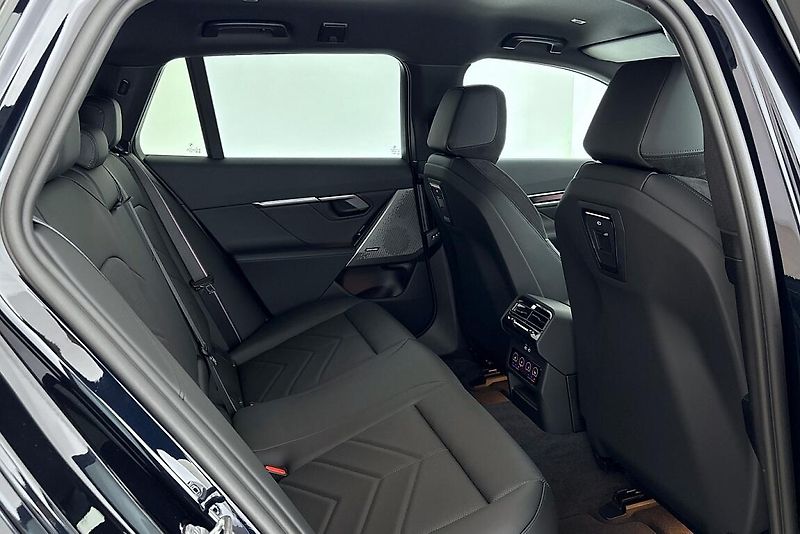 BMW Řada 5 540d xDrive Touring - fotka 15 z 16