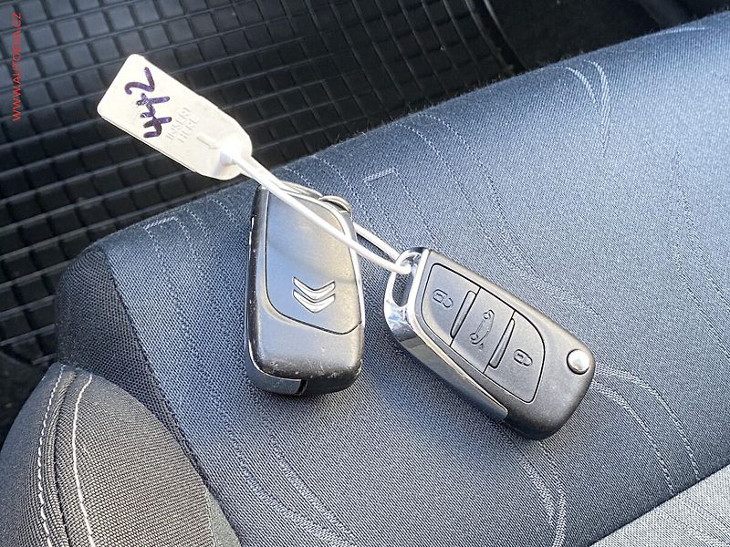 Citroën C4 (2012) 1.6VTi, ČR, Exclusive - fotka 17 z 17