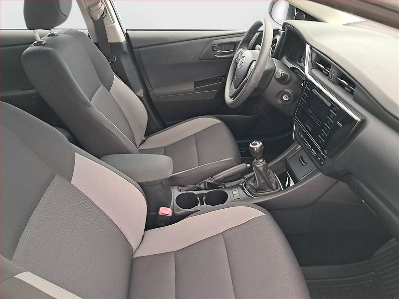 Toyota Auris (2015) 1.6 Valvematic, Serv.kniha - fotka 9 z 17