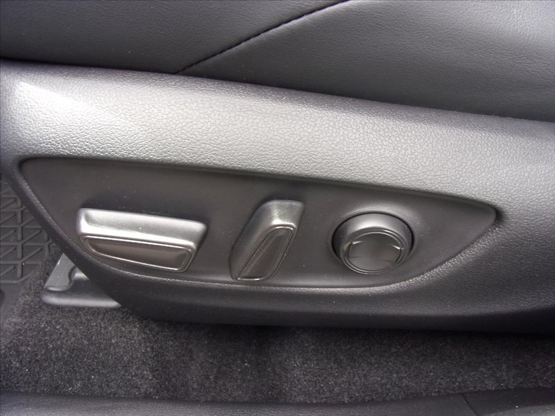 Toyota RAV4 2,5 PHEV 4WD Executive odp.DPH - fotka 20 z 33