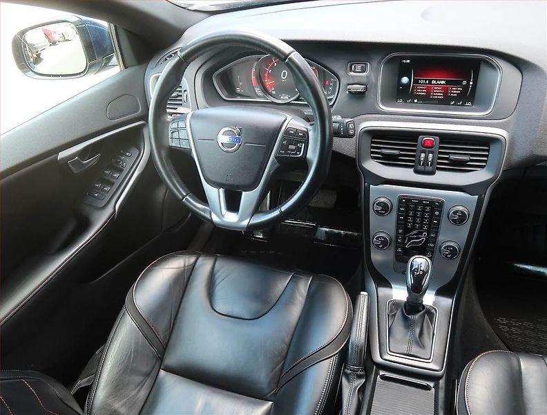 Volvo V40 (2014) 2.0 T4 AWD, 4X4, Automat - fotka 7 z 16