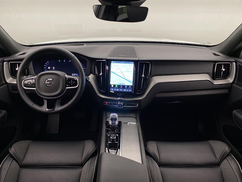 Volvo XC60 T6 AWD RECHARGE DARK PLUS AUT - fotka 2 z 63