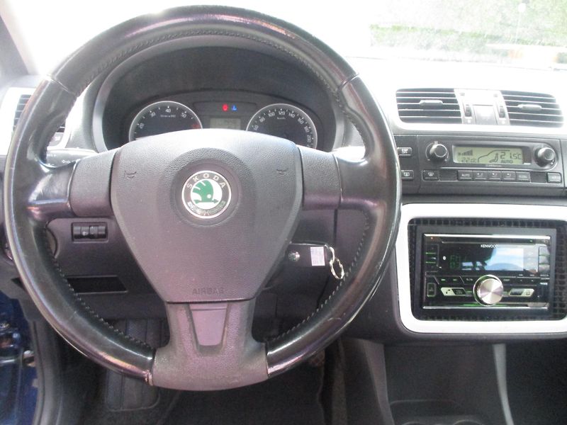 Škoda Fabia 1.4i 16V KLIMA vyhř.sed. - fotka 18 z 30