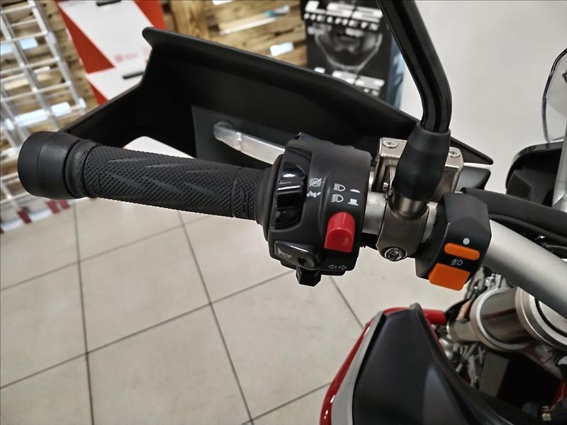 SWM Superdual T 600 (GT Pack)   0, - fotka 10 z 16
