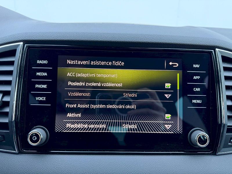Škoda Karoq (2018) 2.0 TDI 110kW 4x4 DSG Style Pl - fotka 16 z 35