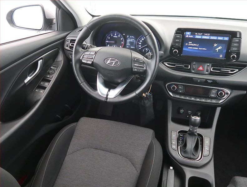 Hyundai i30 (2023) Smart 1.0 T-GDI - fotka 7 z 17
