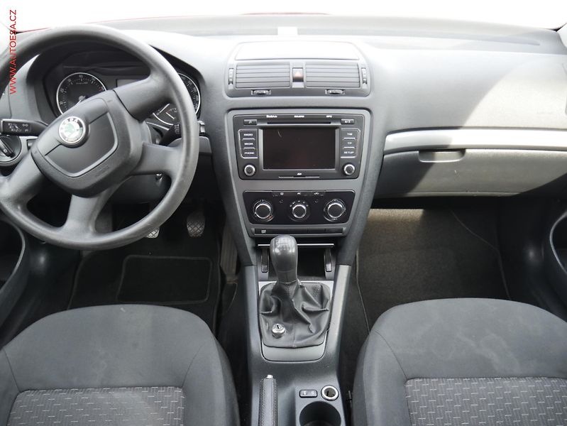 Škoda Octavia (2011) 1.2 TSi, ČR, Active, AC - fotka 8 z 18