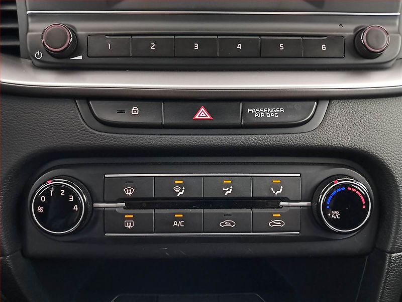 Kia Ceed (2021) 1.0 T-GDI, Serv.kniha - fotka 13 z 17