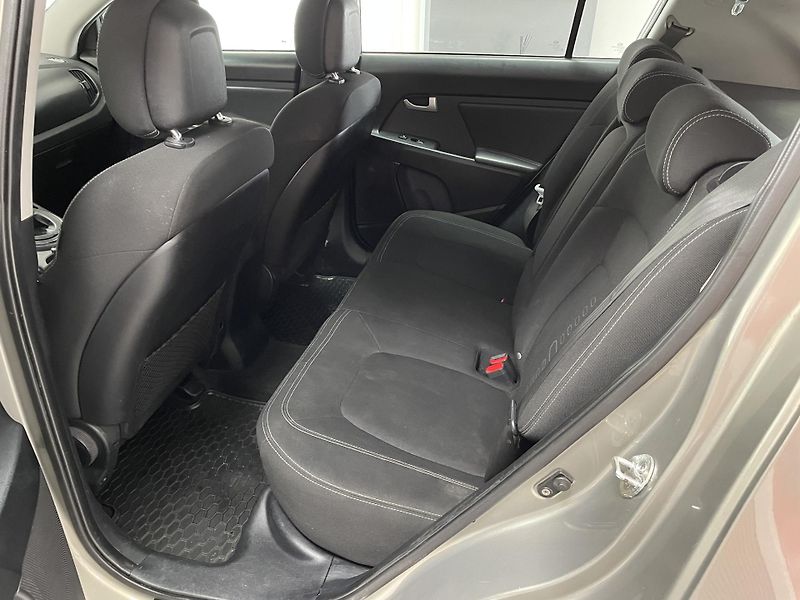Kia Sportage 2.0 CRDi 4x4 ČR REZERVACE - fotka 18 z 25