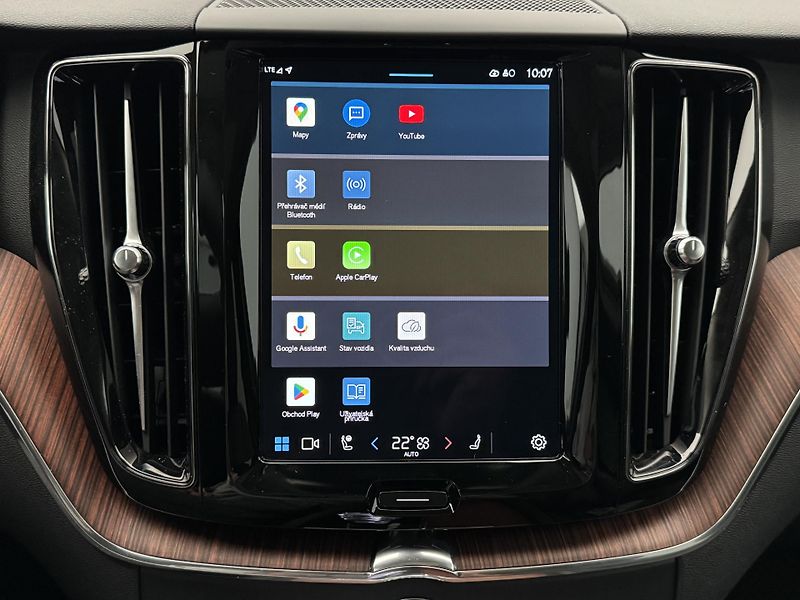 Volvo XC60 T8 AWD RECHARGE BRIGHT PLUS  - fotka 34 z 46