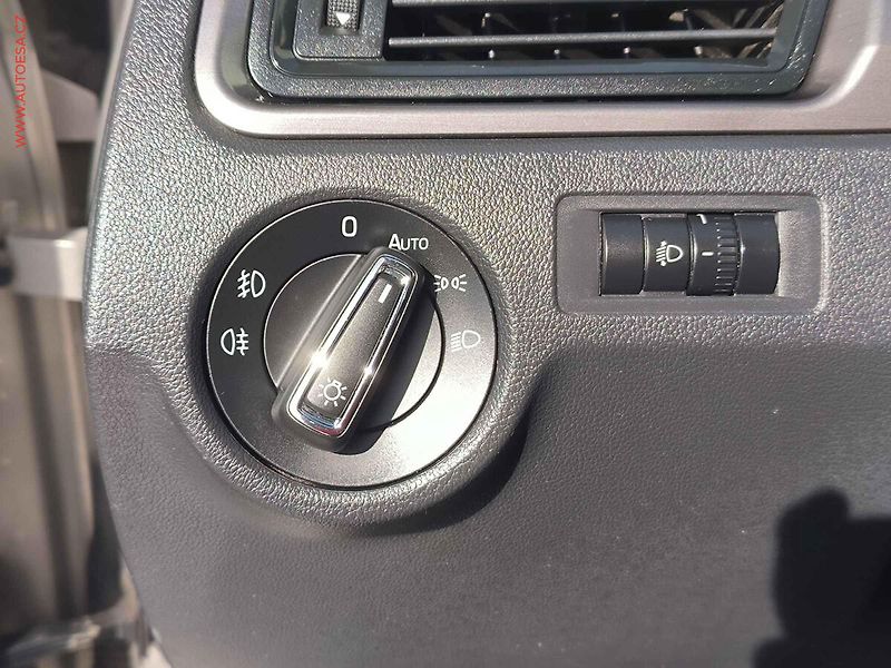 Škoda Rapid (2016) 1.4 TSi, Joy, DSG, xenon - fotka 16 z 20