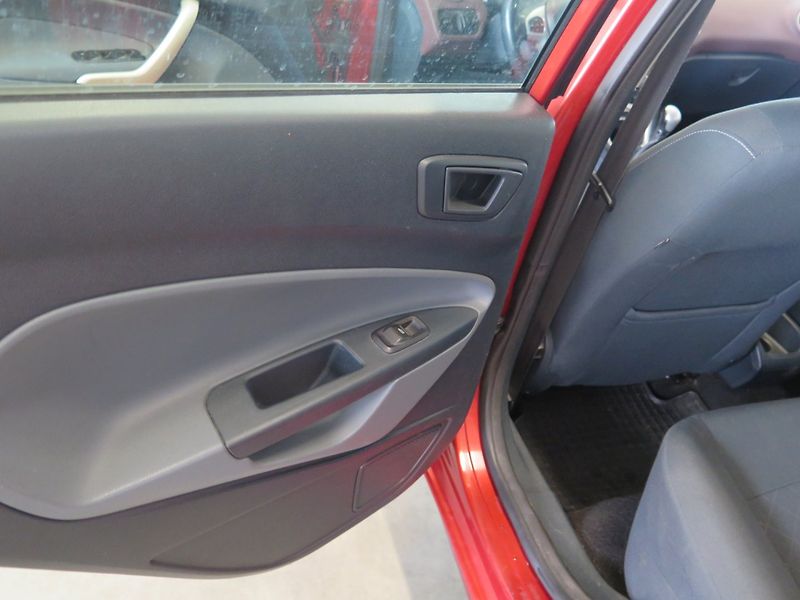 Ford Fiesta (2009) 1.4i,klima,výhřev,GHIA,senzory - fotka 14 z 21