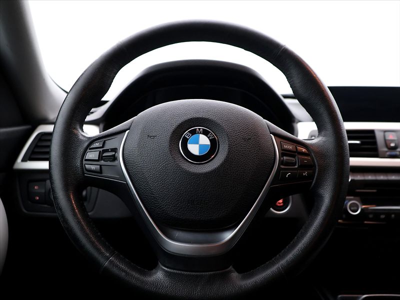 BMW Řada 3 2,0 320d 140kW xDrive CZ Sport - fotka 18 z 37