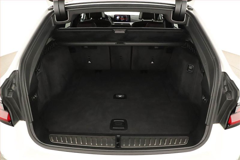 BMW Řada 5 (2021) 540i xDrive - fotka 19 z 20