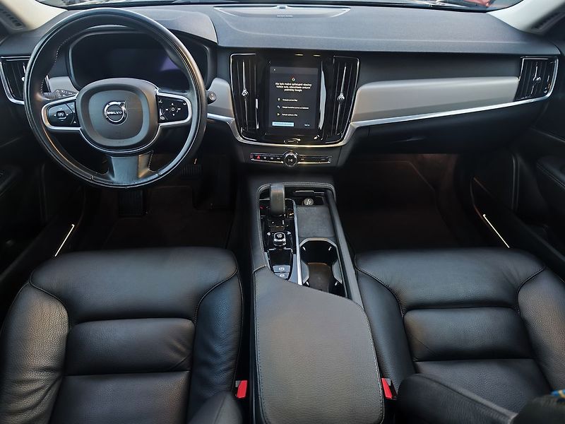 Volvo V90 B5 2.0/184kW Momentum Pro - fotka 14 z 39