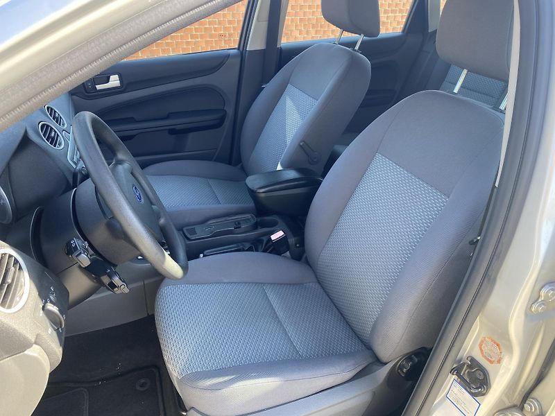 Ford Focus (2006) 1.6TDCi,ESP,EL. SEDAČKY - fotka 12 z 31
