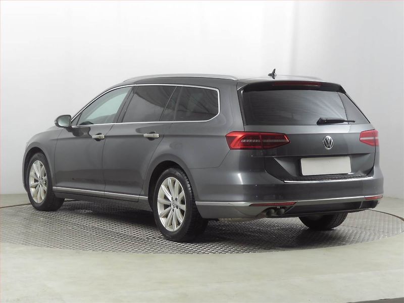Volkswagen Passat (2015) 2.0 TDI, Automat, Kůže, Navi - fotka 4 z 21
