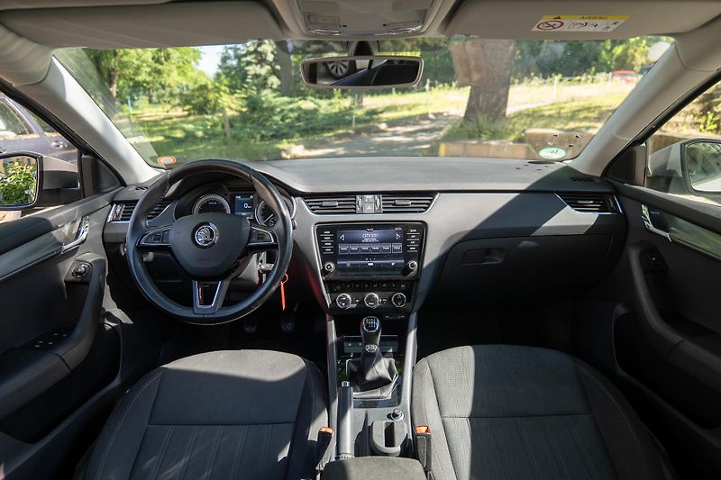 Škoda Octavia 1.4 TSI 110 kW Tažné CarPlay - fotka 13 z 28