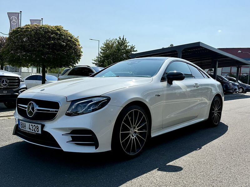 Mercedes-Benz Třídy E (2020) 53 AMG 4MATIC+ kupé - fotka 4 z 58