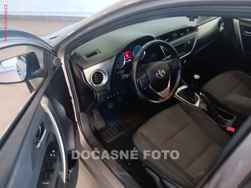 Toyota Auris (2013) 1.6i, 1.maj,ČR, Active - fotka 3 z 3