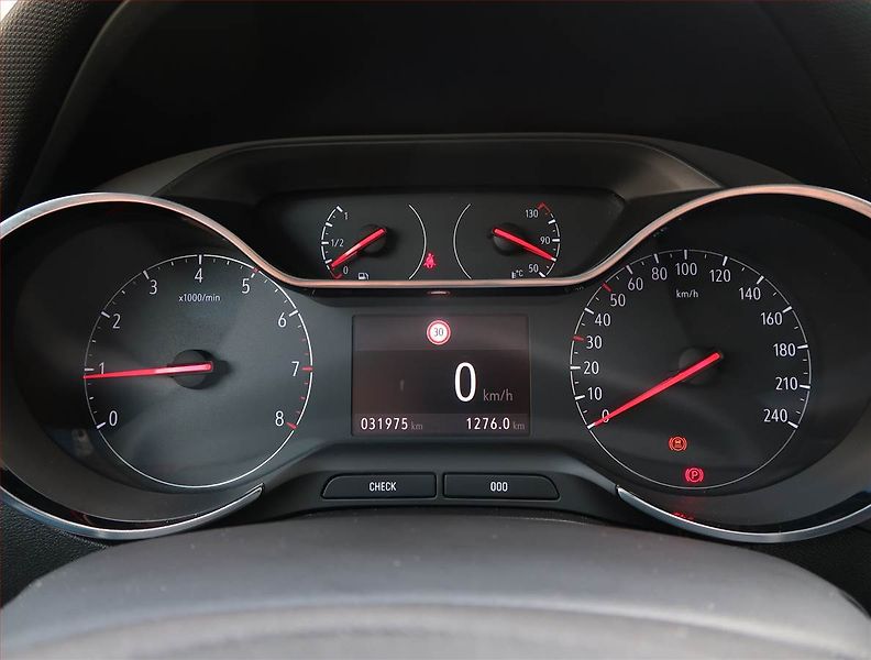 Opel Crossland X (2025) 1.2 Turbo, ČR,1.maj - fotka 11 z 21