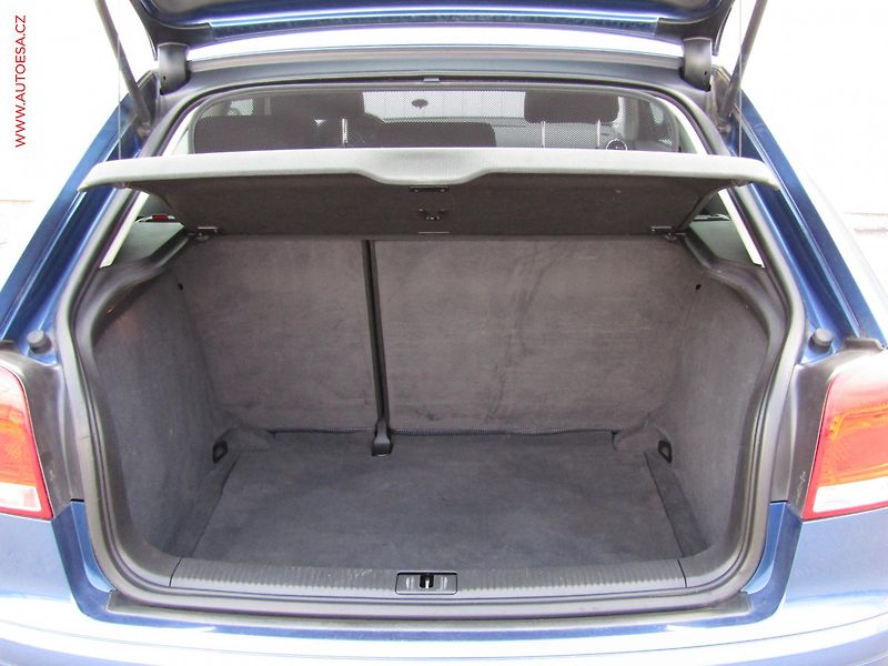 Audi A3 (2006) 1.6i, AC, výhřev.sed - fotka 7 z 14