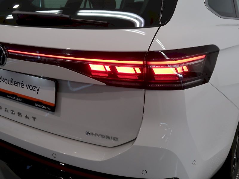 Volkswagen Passat (2024) R-LINE 1.5TSI 200KW eHYBRID WE - fotka 11 z 46