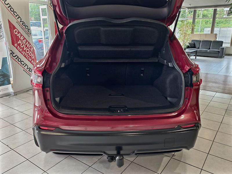 Nissan Qashqai 1.3 DIG-T 103kW KAMERA, PANO - fotka 12 z 25