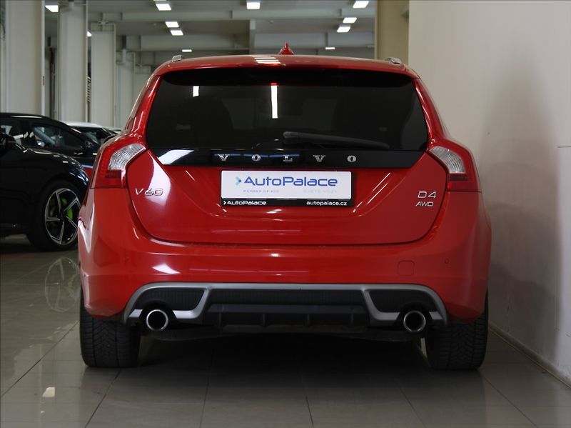 Volvo V60 2,4 D4 AT AWD R-Desing ČR - fotka 4 z 20