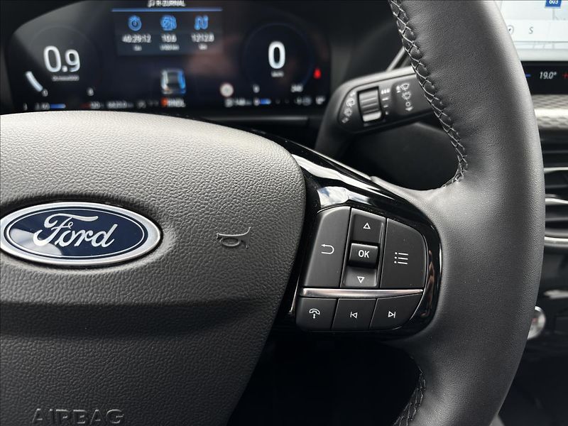 Ford Kuga 1,5 EcoBoost 137kW Titanium - fotka 23 z 33