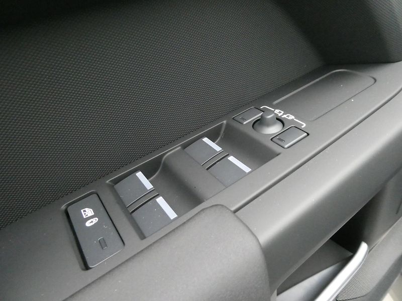 Land Rover Defender 110 S D200 - fotka 12 z 32