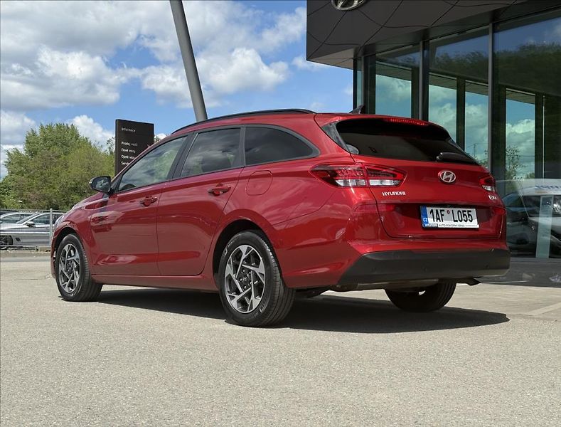 Hyundai i30 1,5 T DCT  WG FL Family Climat - fotka 2 z 25