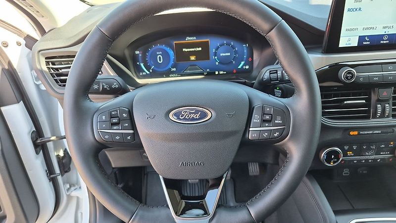 Ford Kuga 1,5 EcoBoost Titanium 110 kW - fotka 13 z 25