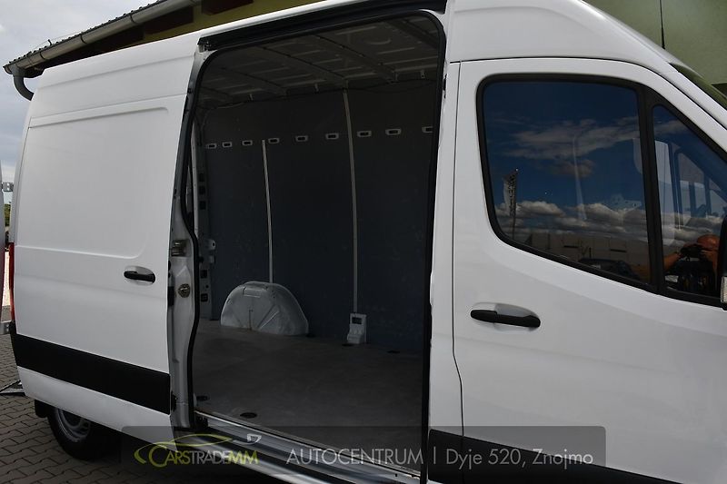 Mercedes-Benz Sprinter 211 CDI L2H2 (W907) 155k - fotka 32 z 37