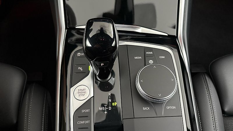 BMW Řada 3 330d AUT Sport Line - fotka 23 z 25