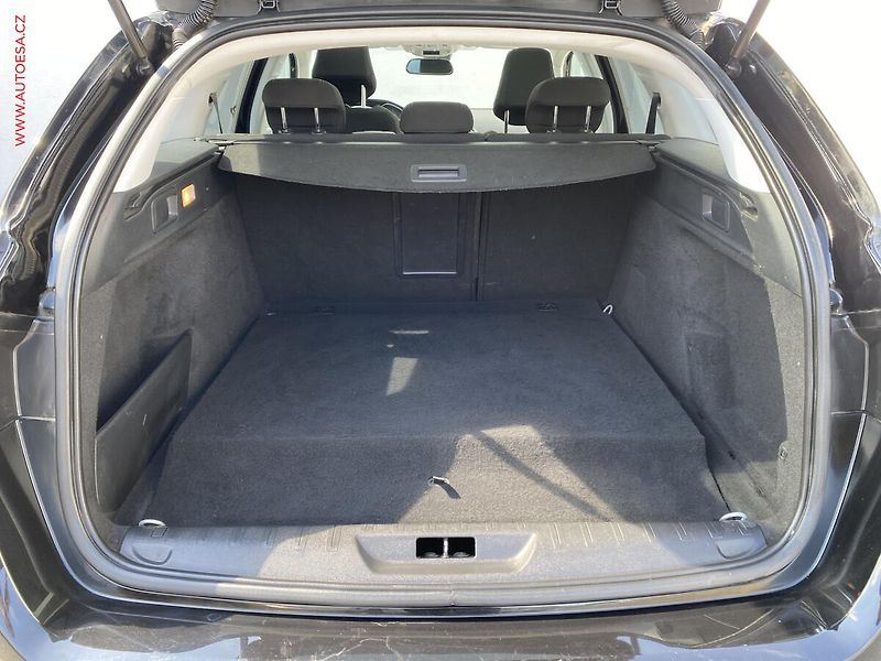 Peugeot 308 (2016) 2.0 HDi, Allure, LED, panor - fotka 7 z 19