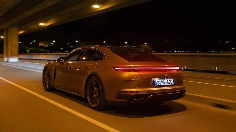 Česká premiéra Porsche Panamera v pražském bytě