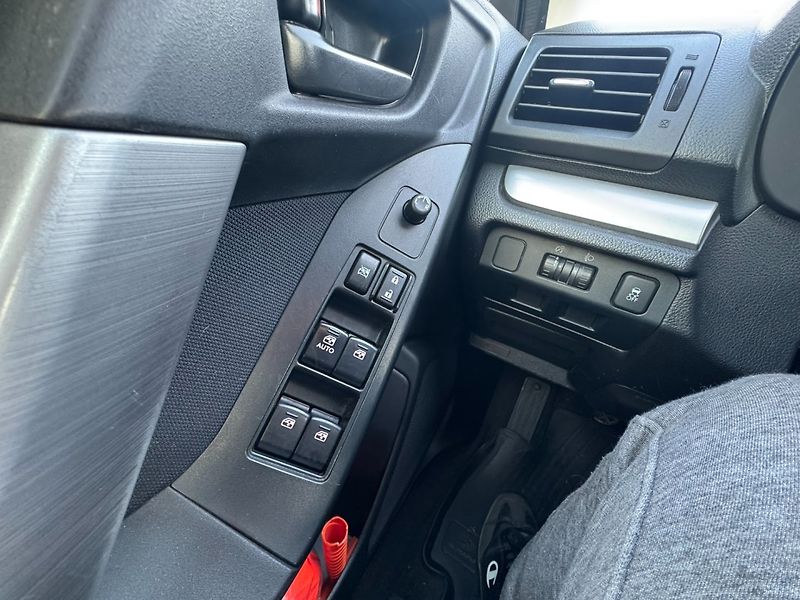 Subaru Forester (2014) 4x4 2,0i 110KW STK ITÁLIE - fotka 27 z 44