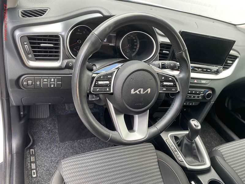 Kia Ceed (2022) 1.5T-GDi SW, 1.maj,ČR, LED - fotka 12 z 17