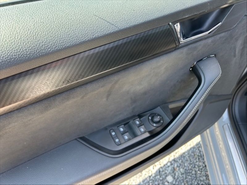 Škoda Superb 2,0 TDI 110 Sportline DSG - fotka 11 z 11