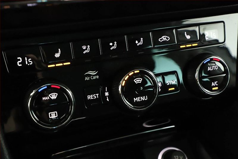Škoda Superb (2018) Laurin&Klement 2.0 TDI 4x4 - fotka 15 z 20