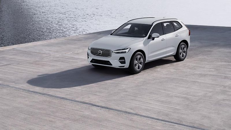 Volvo XC60 (2026)  B5 AWD AUT CORE - fotka 2 z 12
