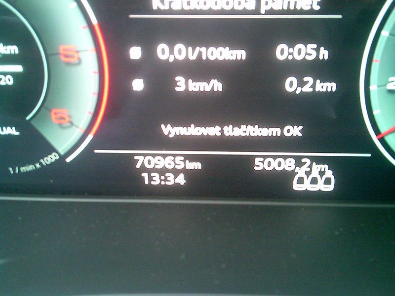 Audi Q5 (2023) 2.0 TDi  S LINE 40  150kW - fotka 14 z 16
