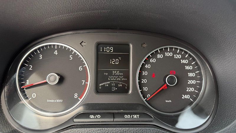 Volkswagen Polo (2014) 1.2TSi 66kW REZERVOVANO - fotka 13 z 22