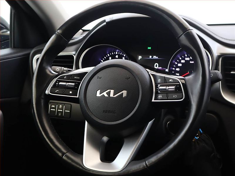 Kia Ceed (2023) 1.5 T-GDI, ČR, 1. maj. - fotka 14 z 18