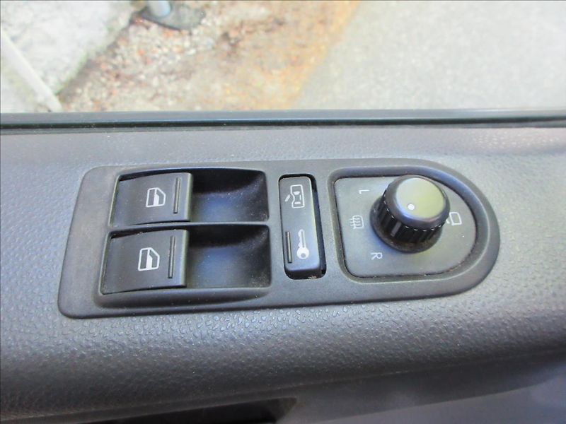 Volkswagen Caravelle 2,5 TDi 128Kw, 4x4, 7míst, Lon - fotka 24 z 30