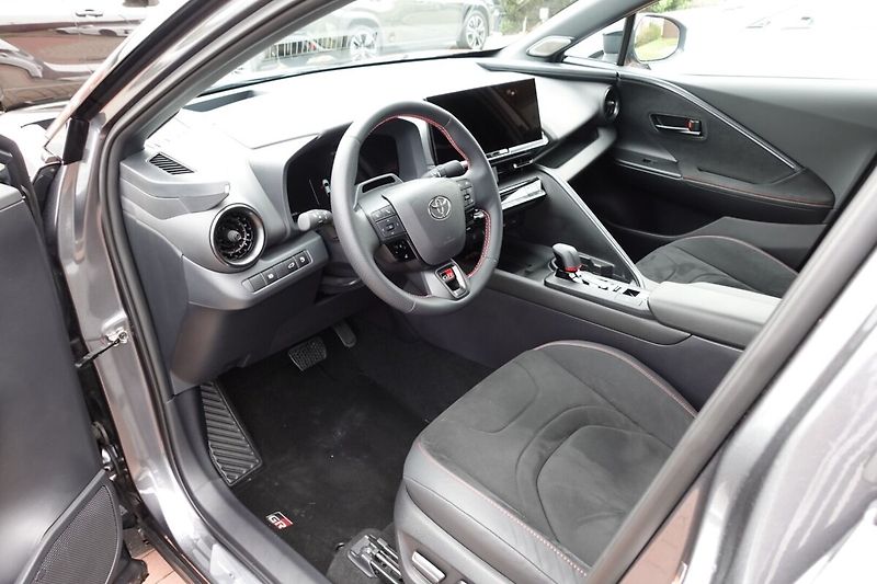 Toyota C-HR 2.0 HEV (4x4) GR SPORT Premier - fotka 13 z 36