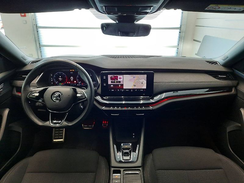 Škoda Octavia (2023) Sportline Combi 1.5 TSI (110kW - fotka 5 z 28