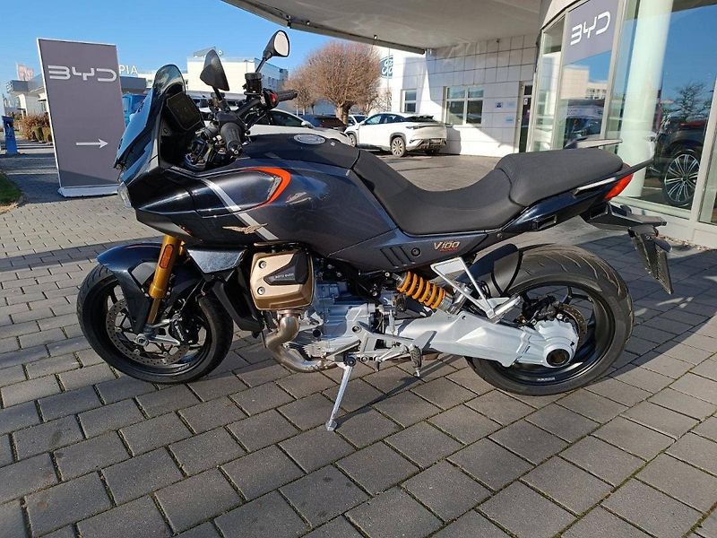 Moto Guzzi V 100 Mandello (2023) S Grigio Avanguardia (sleva 86 - fotka 4 z 17